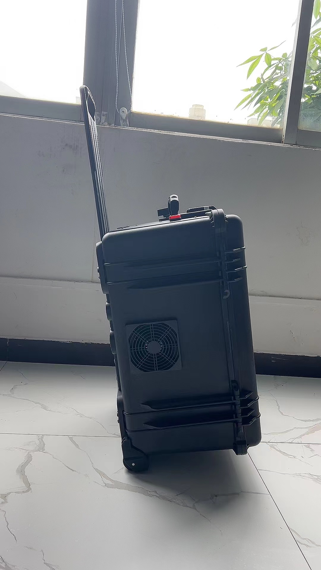 玉山手拉箱型移动通信干扰器